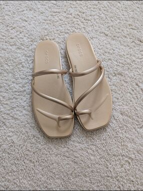 Crocs Women’s Metallic Beige Kadee II Toe-Post Sandals